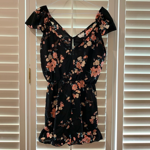 UO Pins and Needles Floral Romper - Picture 3 of 12